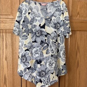 Chic Floral Women's Blouse in Black and Cream
